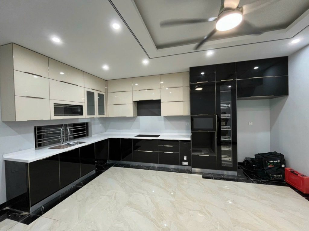 cách làm tủ bếp inox cánh kính