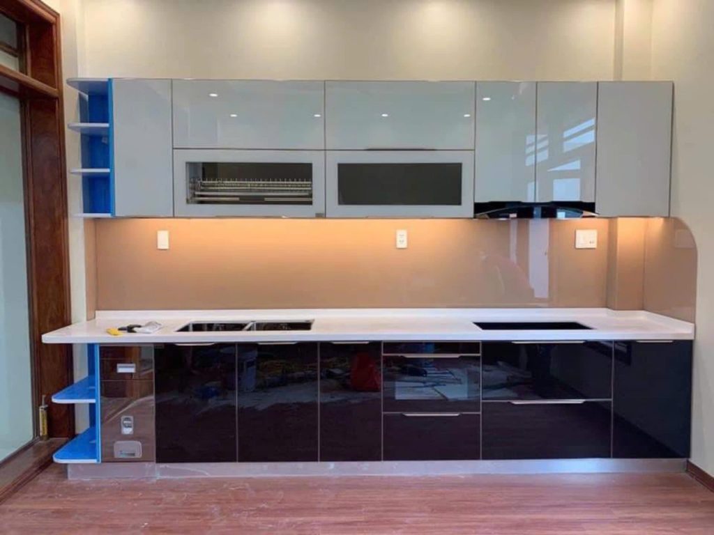 giá tủ bếp inox cánh kính cường lực