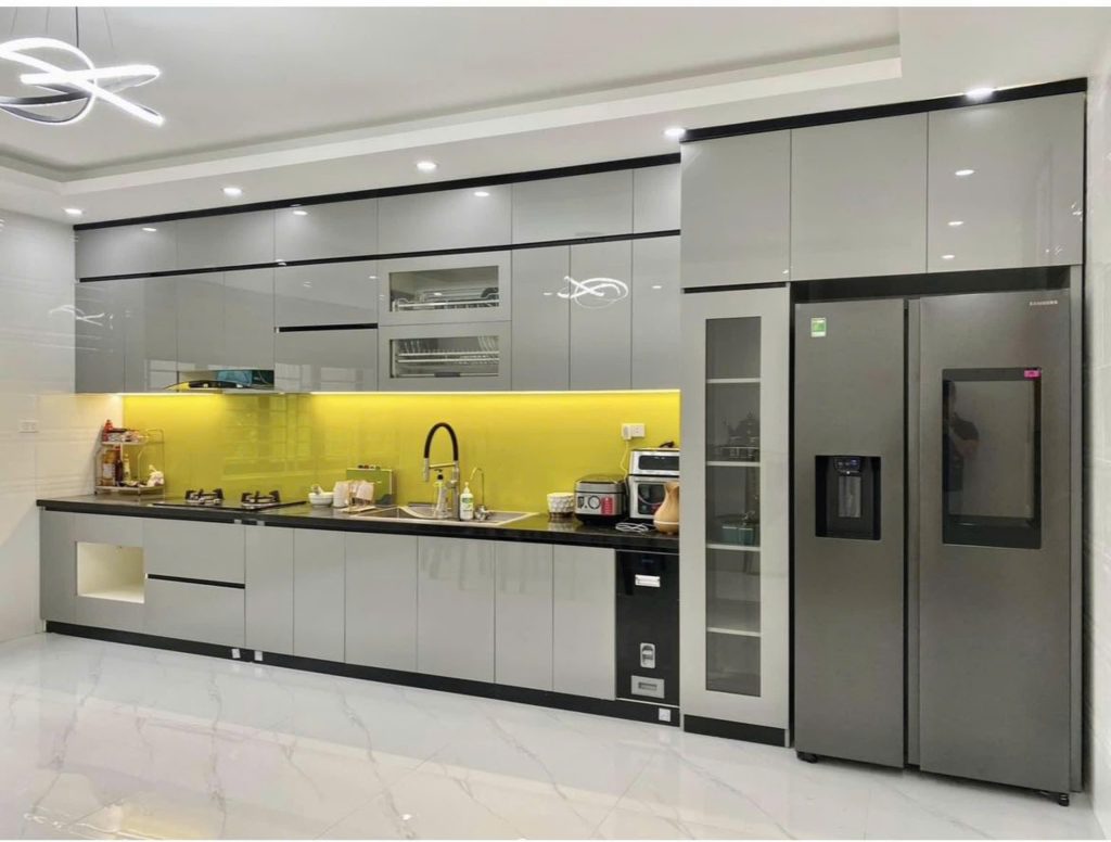 mẫu tủ bếp inox cánh kính