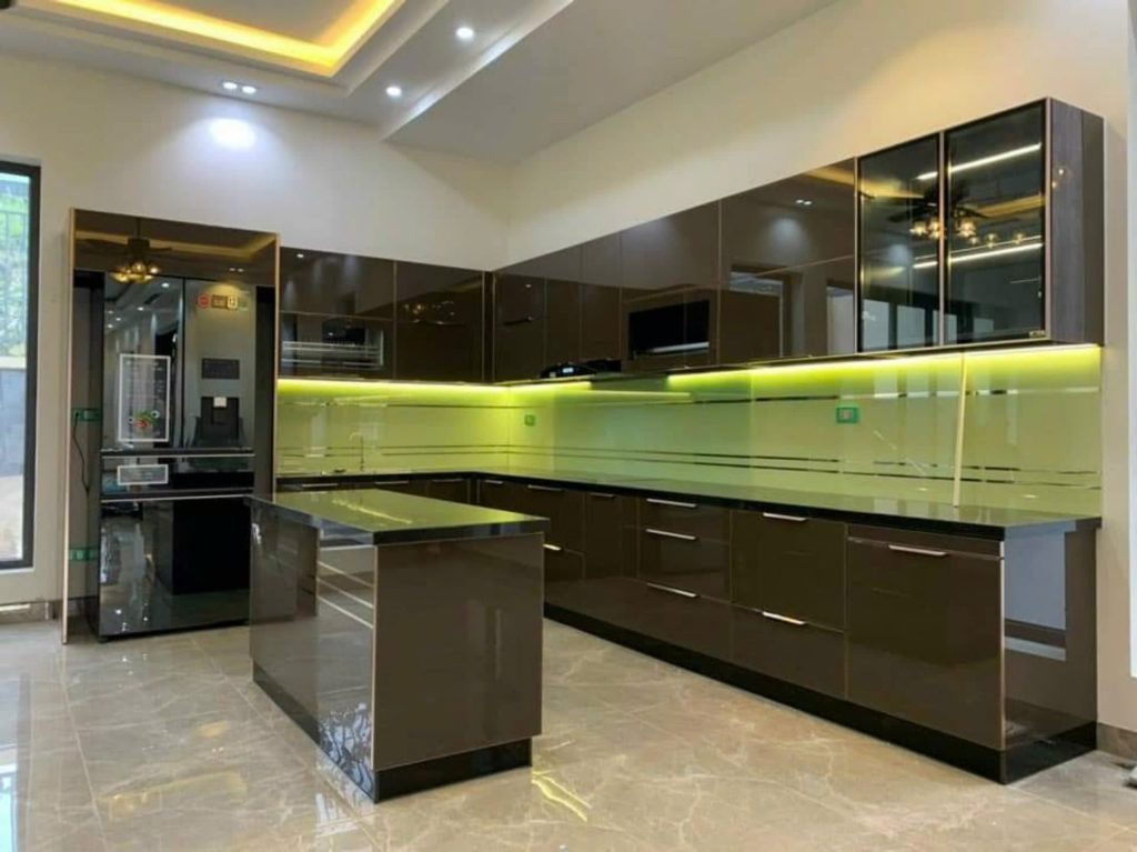 mẫu tủ bếp nhôm cánh kính