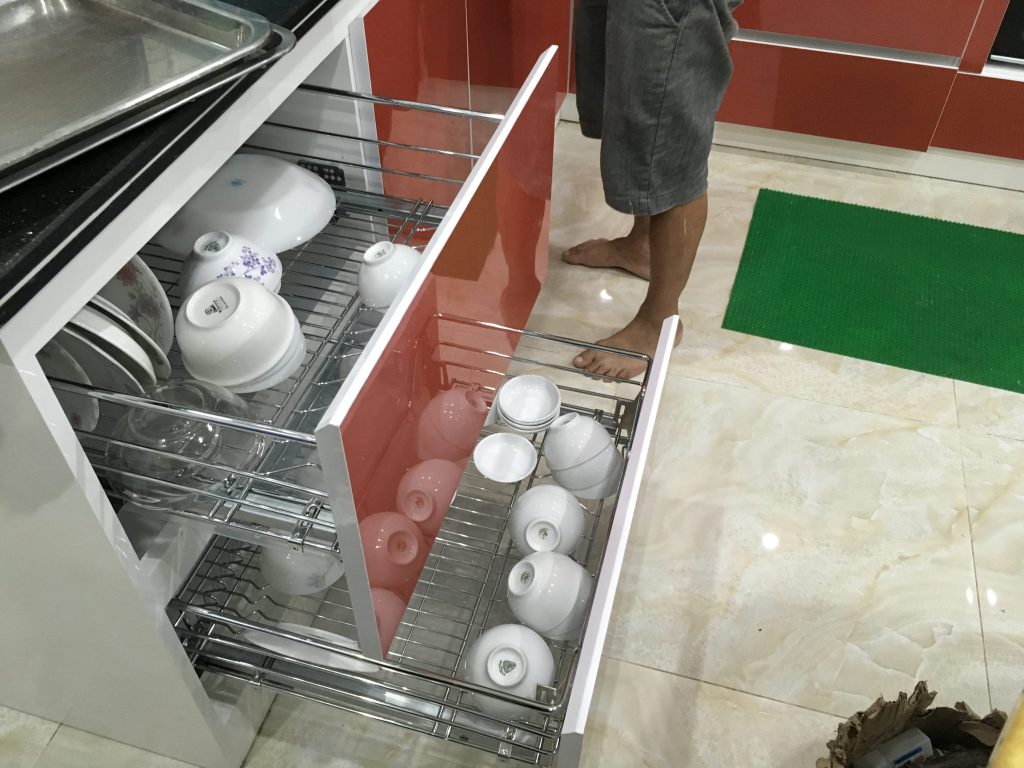 phụ kiện tủ bếp giá bát đĩa dưới