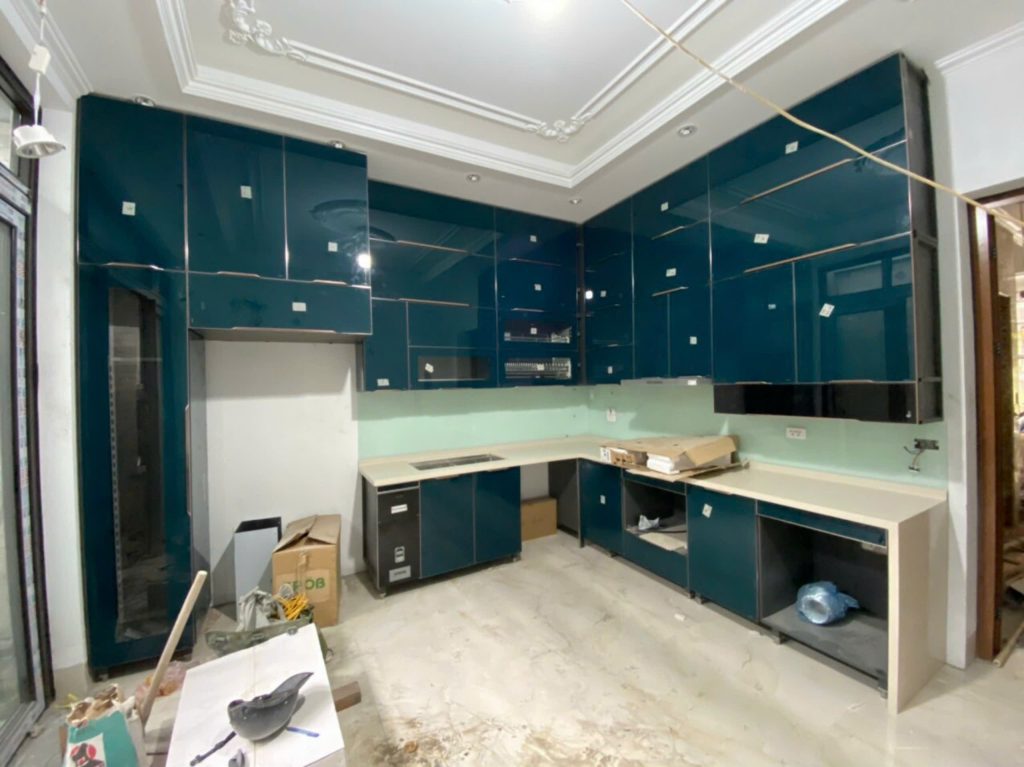 tủ bếp cánh kính hiện đại