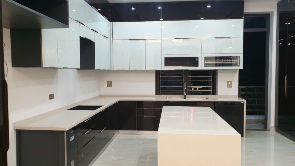 tủ bếp inox cánh kính
